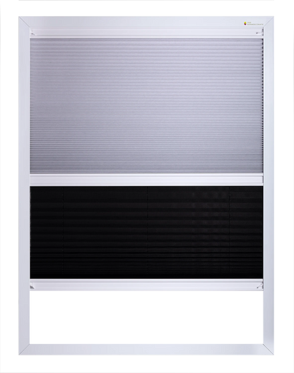 Supplente met wit plissé en gaas deels open